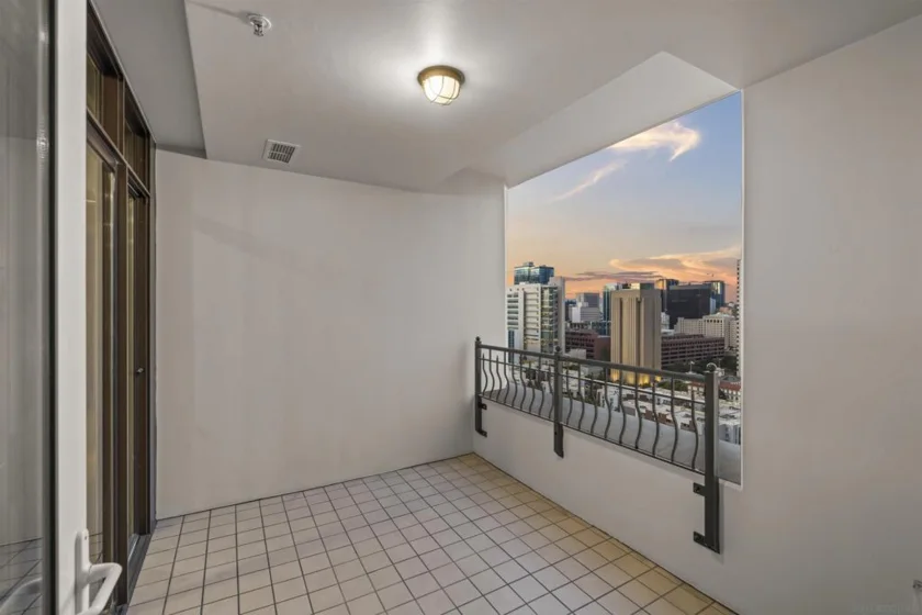 700 W Harbor #2501 photo 47