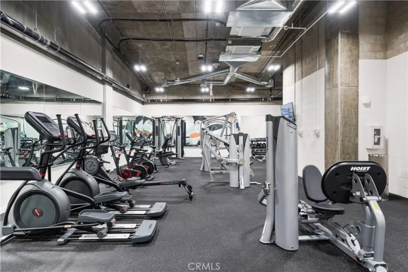 709 E Walnut Street #220 photo 22