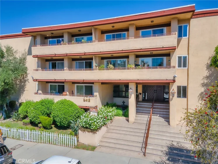 5412 Lindley Avenue #108 photo 1