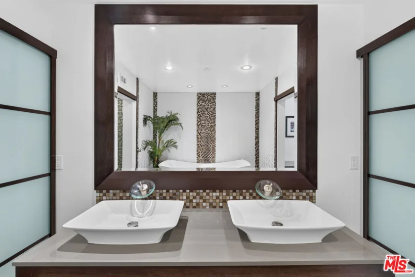 324 N Palm Drive #404 photo 30