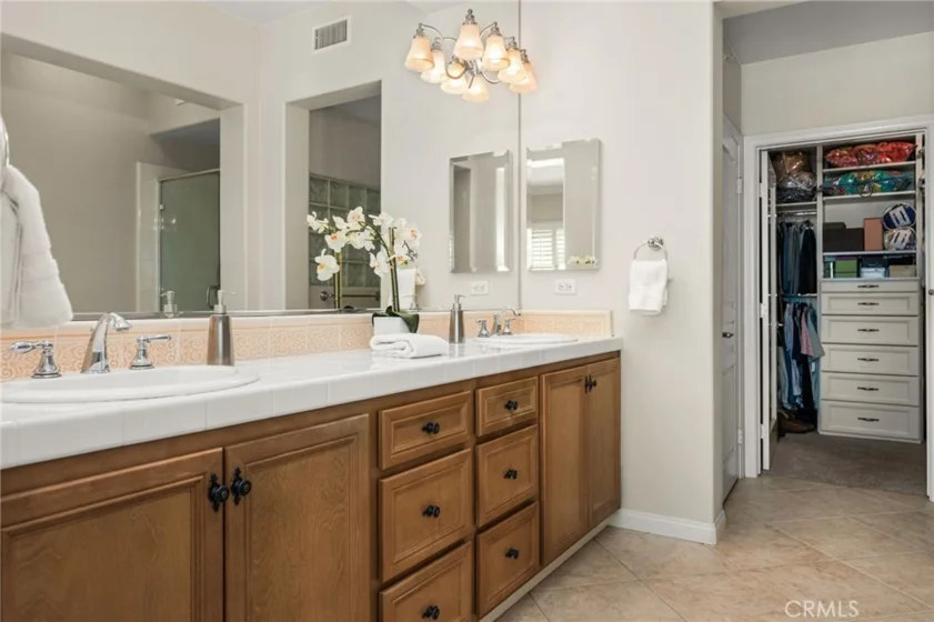 4001 Balmoral photo 40