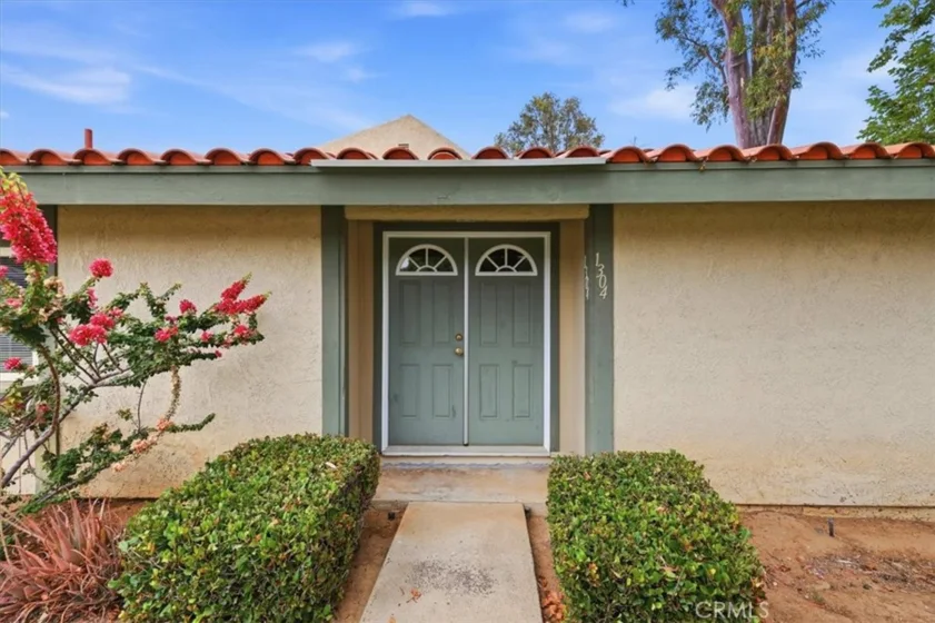 1304 Camelot Drive photo 7
