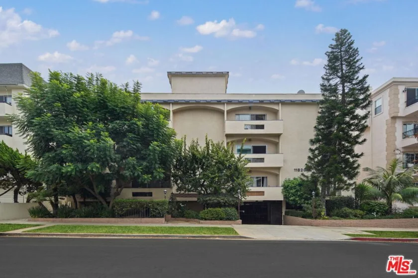 11820 Mayfield Avenue #319 photo 1