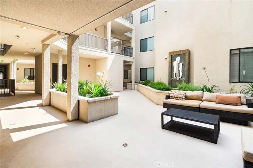 230 S Jackson #309 photo 24