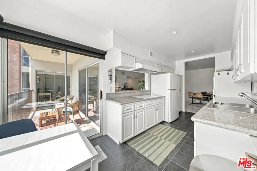949 N Kings Road #309 photo 11