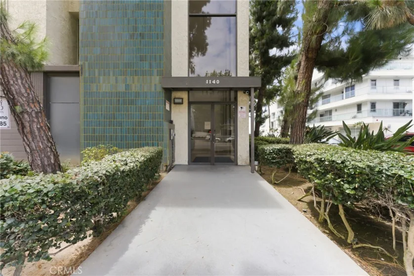 1140 E Ocean photo 26