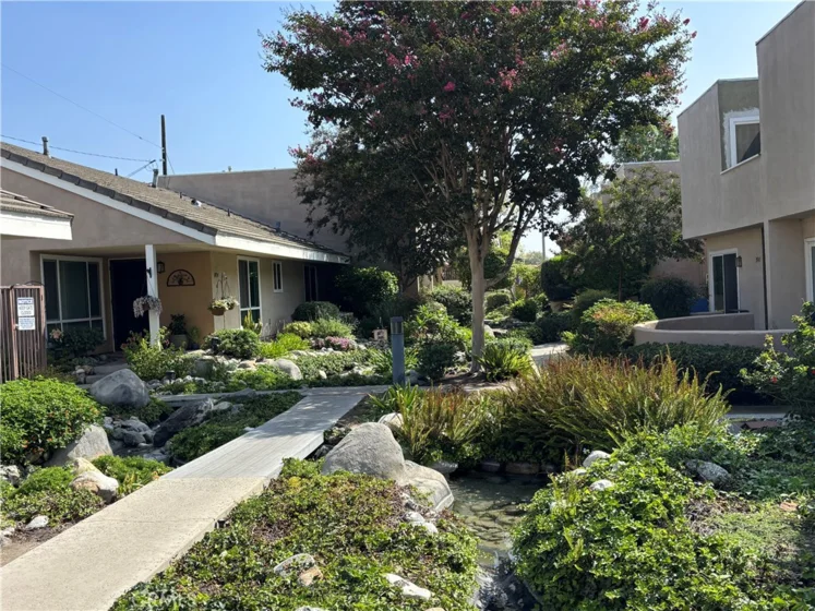 10746 Knott Avenue photo 4