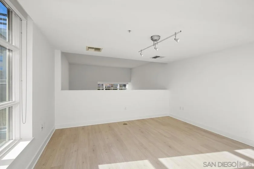 1325 Pacific Highway #313 photo 30