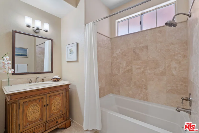 1522 S Saltair Avenue #304 photo 9