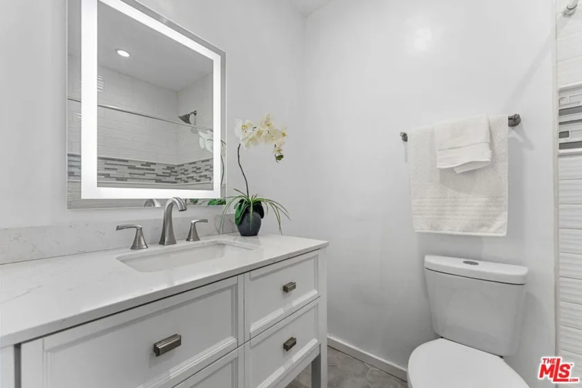 540 Kelton Avenue #501 photo 14