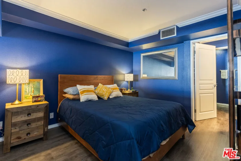 7320 Hawthorn Avenue #215 photo 3