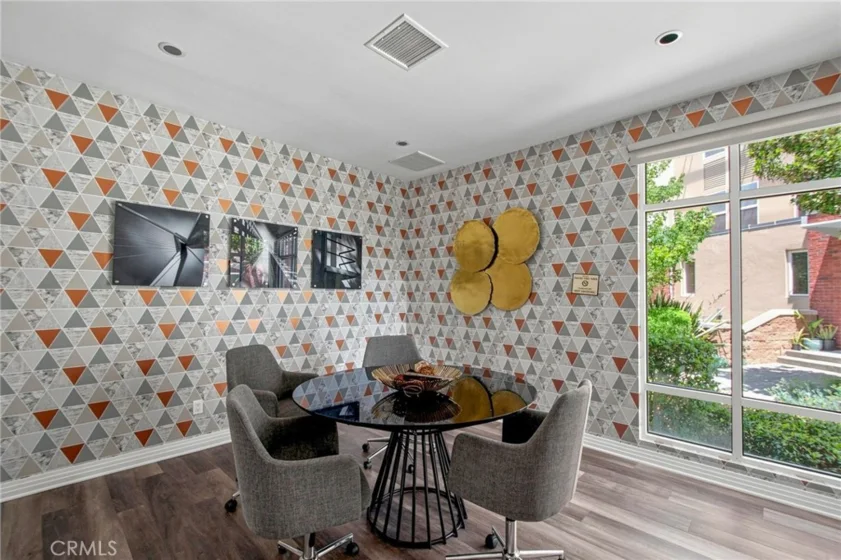 12 Midtown photo 44