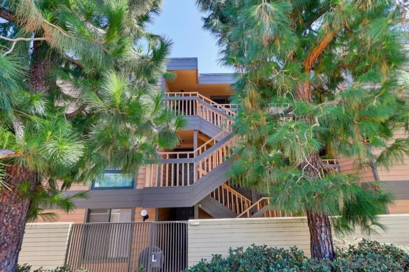 2942 Lawrence Street photo 70