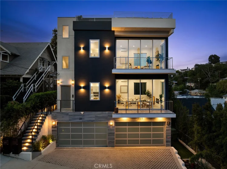 2311 Cove photo 1