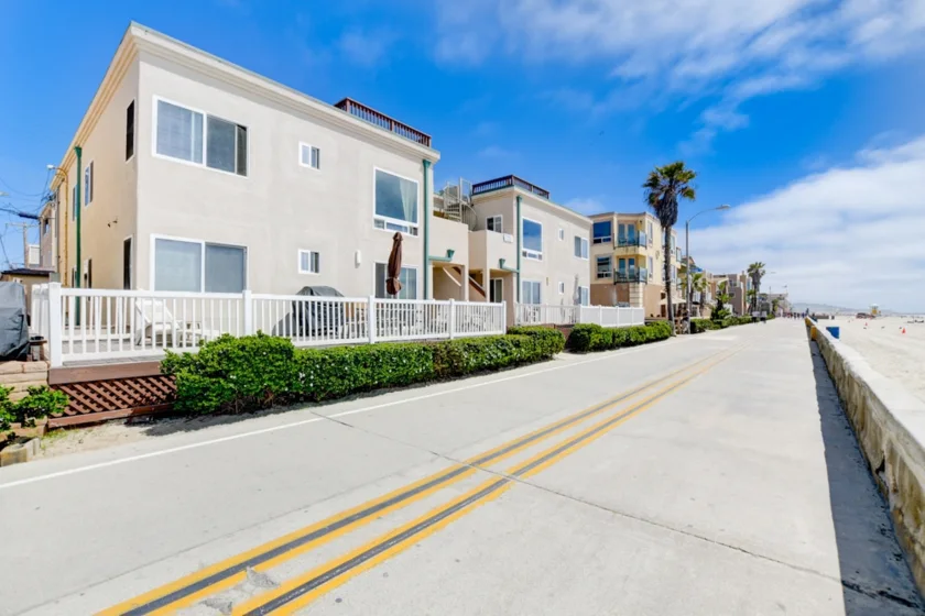 3256 Strandway photo 1