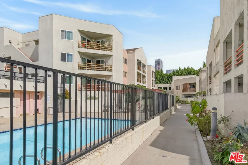 1118 Valencia Street #310 photo 30