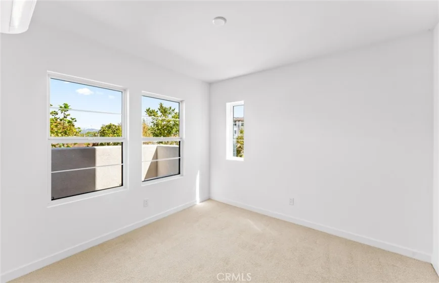 108 Pickwick Lane Court photo 4