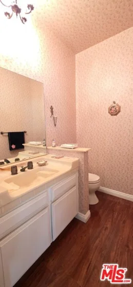 17707 Magnolia Boulevard photo 20