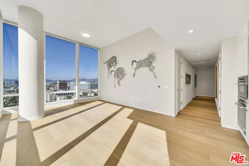 877 Francisco Street #827 photo 2