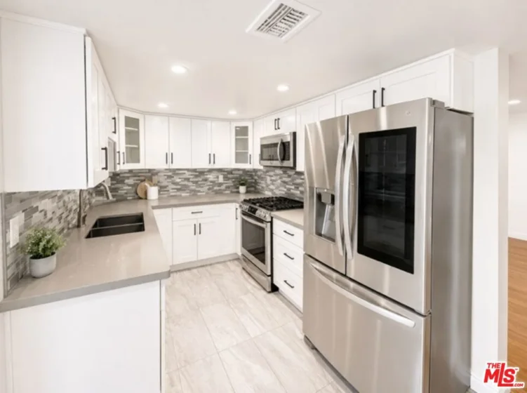 5009 Woodman Avenue #202 photo 15