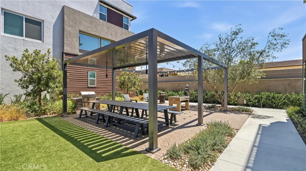 633 S Lyon Street photo 33