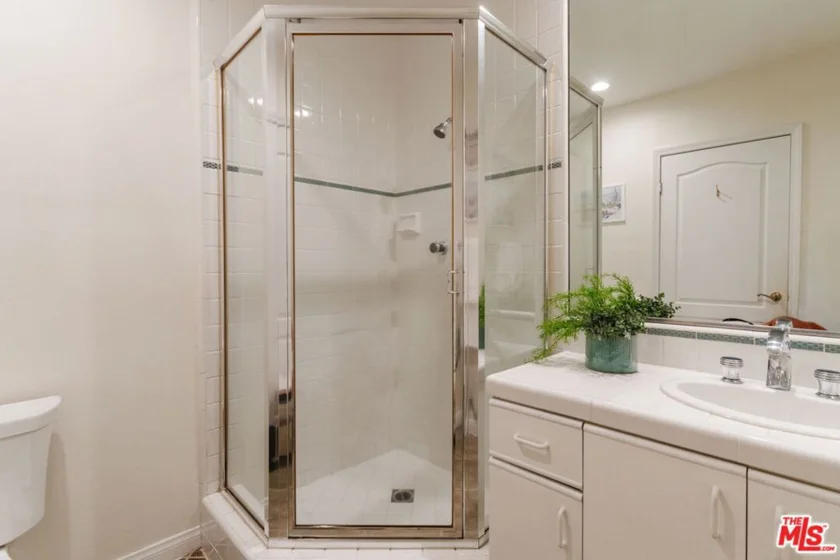 11855 Goshen Avenue #104 photo 32