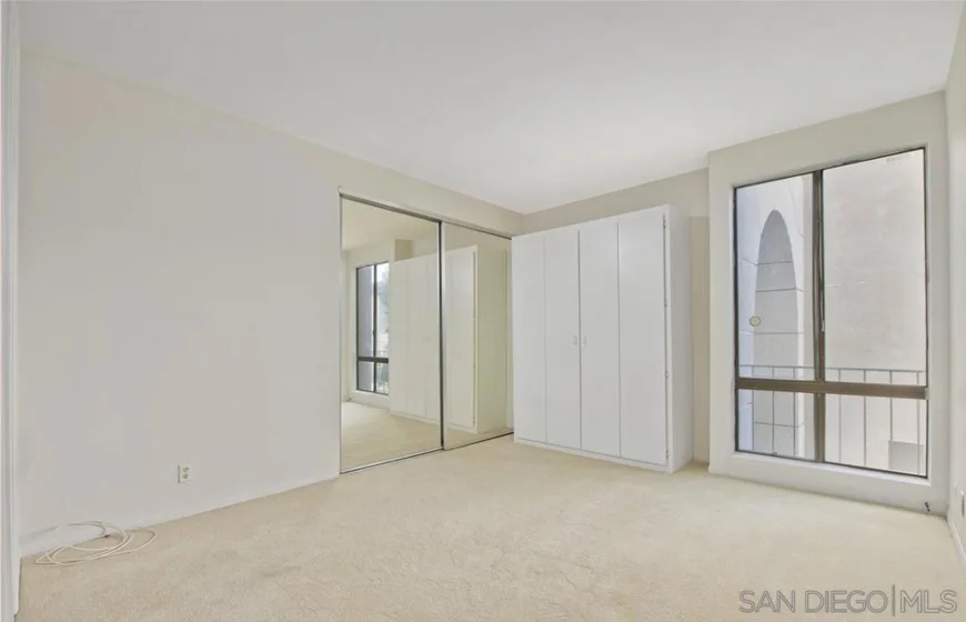5340 Yarmouth Avenue #205 photo 22
