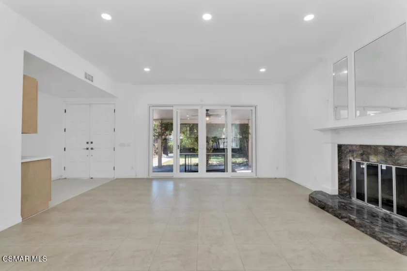 23767 Burbank Boulevard photo 3