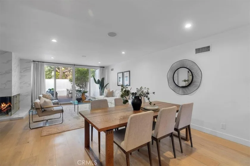 255 S Barrington Avenue #D6 photo 1