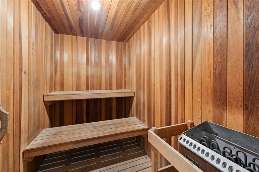 7035 Woodley #205 photo 19