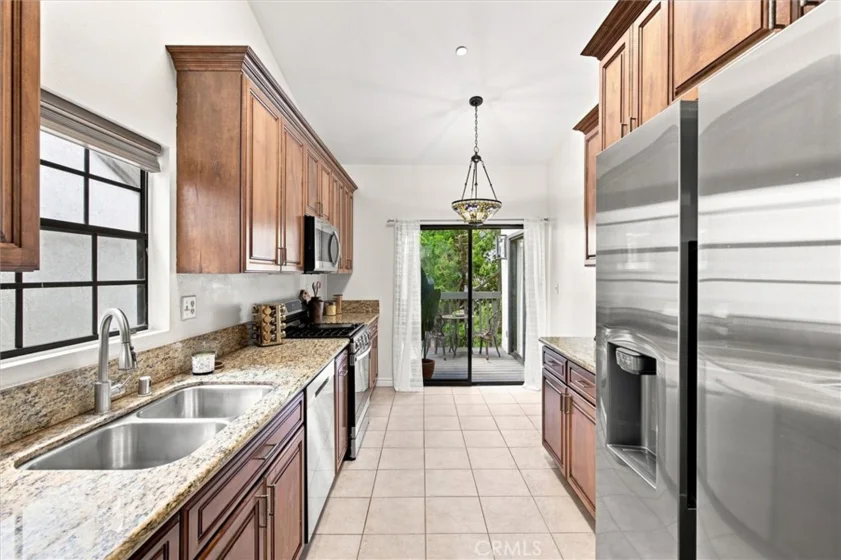 2538 W Macarthur Boulevard ##J photo 28