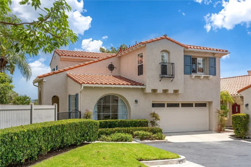 68 Colony Way photo 1