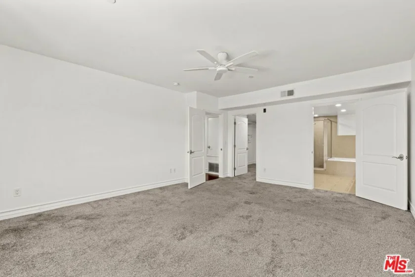 936 N Hudson Avenue #302 photo 16