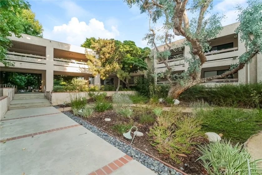 15231 Magnolia Boulevard #119 photo 1