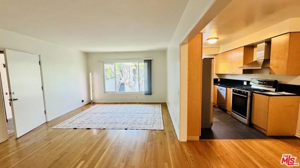 912 6th Street #8 photo 1