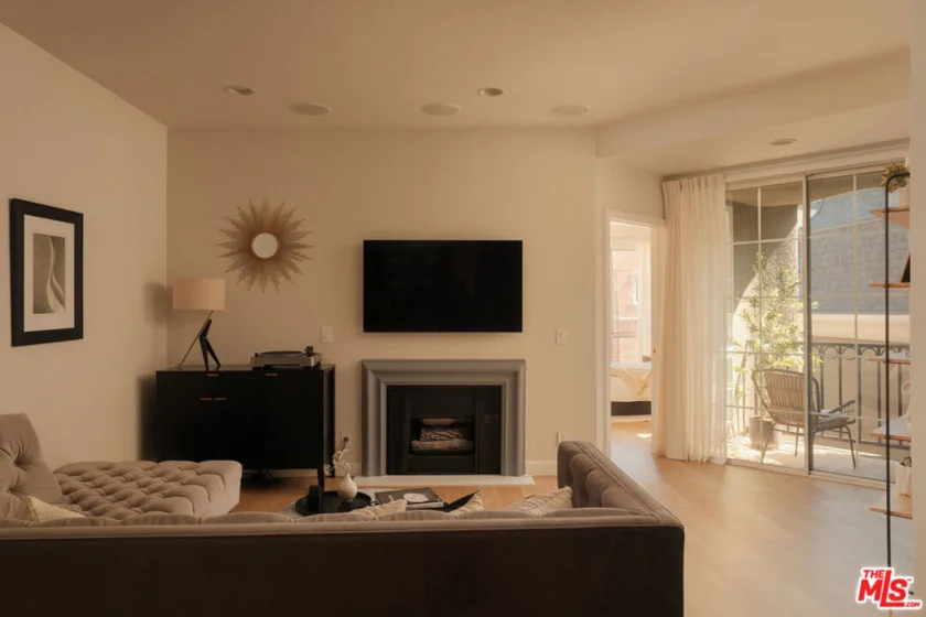 585 N Rossmore Avenue #508 photo 3