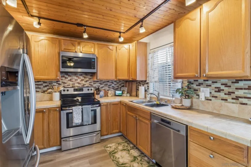 10657 Prince Carlos Lane photo 2