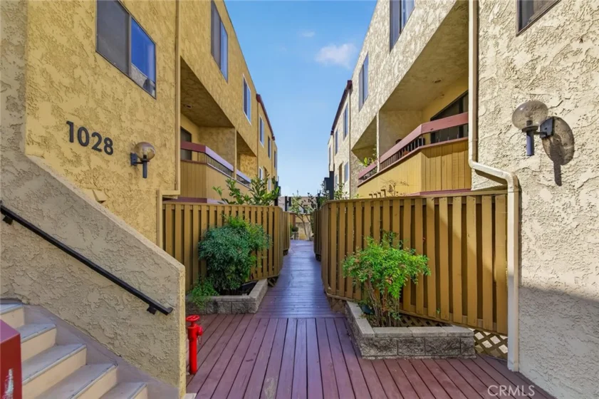 1026 S Marengo Avenue #2 photo 40