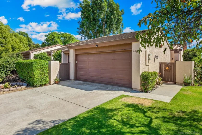 2092 Golden Circle Drive photo 1