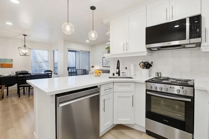 3950 Cleveland Avenue #211 photo 2