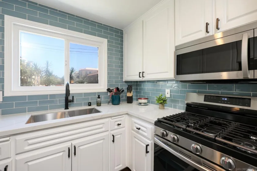 2040 Robinson #C photo 2