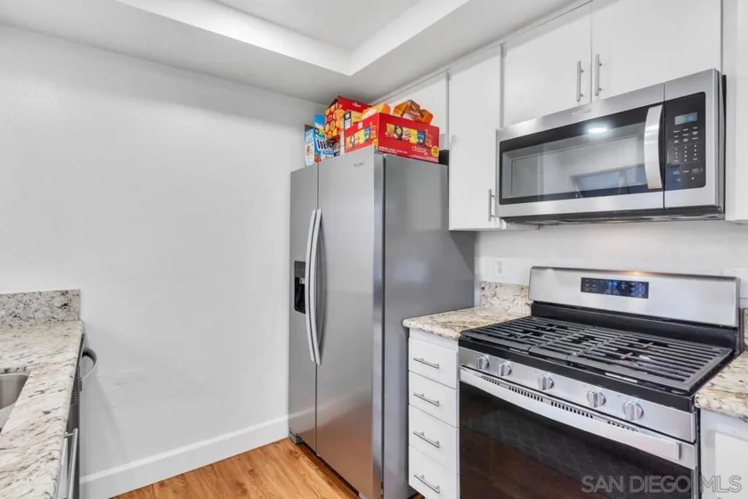 748 N Mollison Ave Unit A photo 8