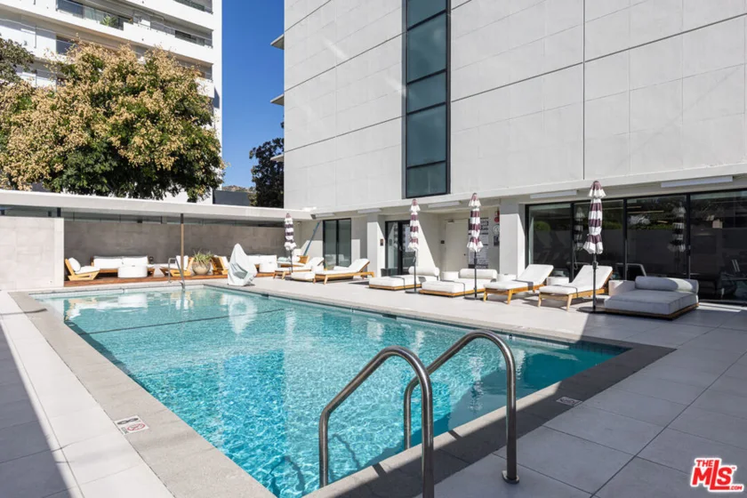 818 N Doheny Drive #1001 photo 15