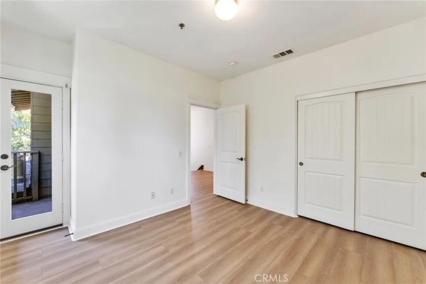 1590 Locust photo 17