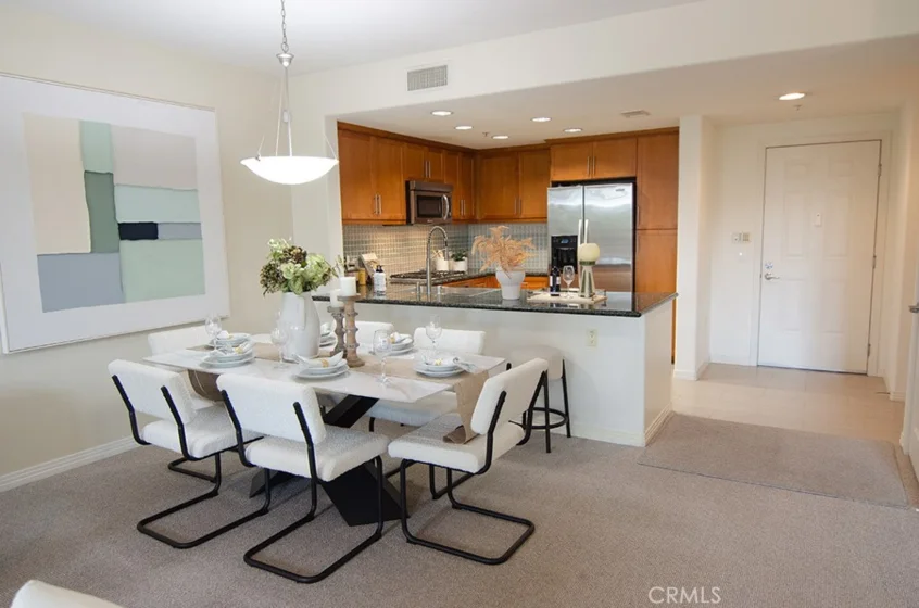 931 E Walnut Street #316 photo 4