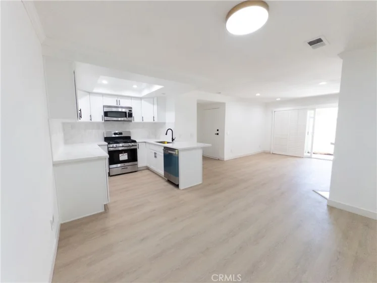 6208 Hartford photo 1