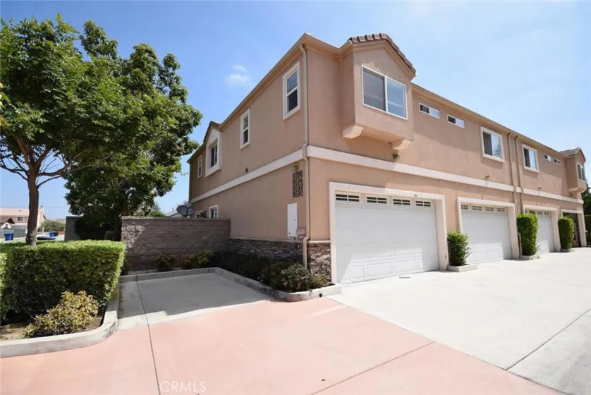 8590 Belmont photo 1