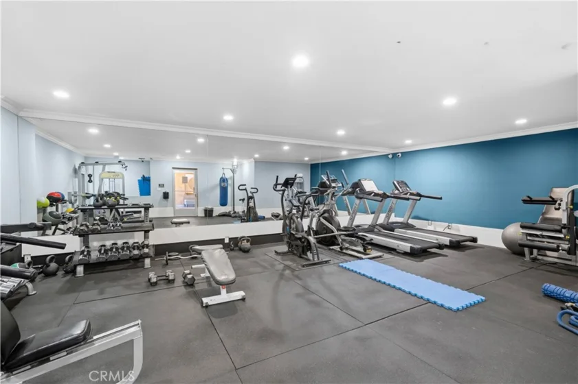 1154 S Barrington Avenue #213 photo 17