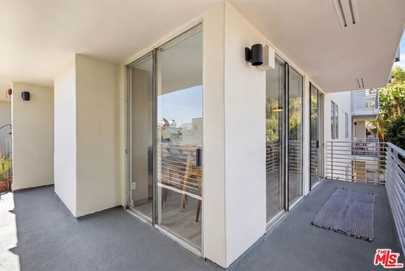 1129 Larrabee Street #8 photo 13