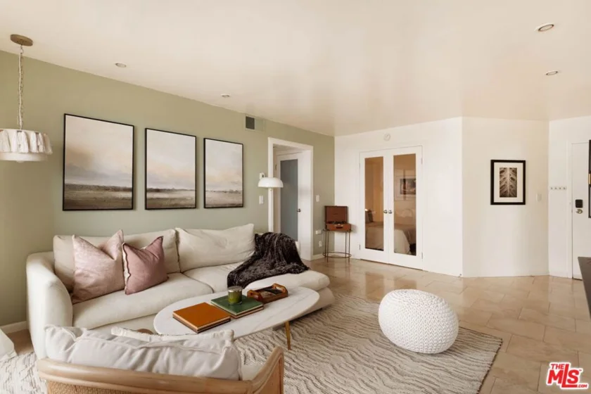 1021 N Crescent Heights Boulevard #207 photo 6